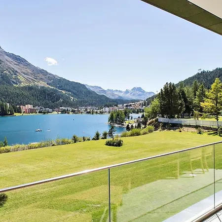 S With Picturesque Mountain & Views Holiday home