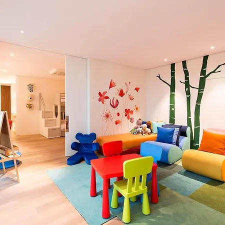 S With Picturesque Mountain & Views Holiday home