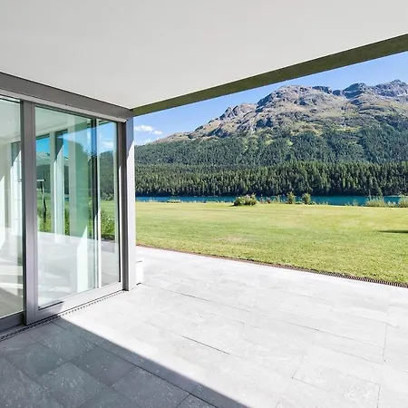S With Picturesque Mountain & Views